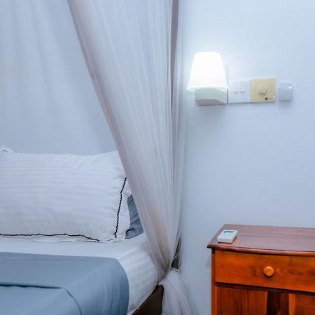 Surasa Beach Resort Weligama Buitenkant foto
