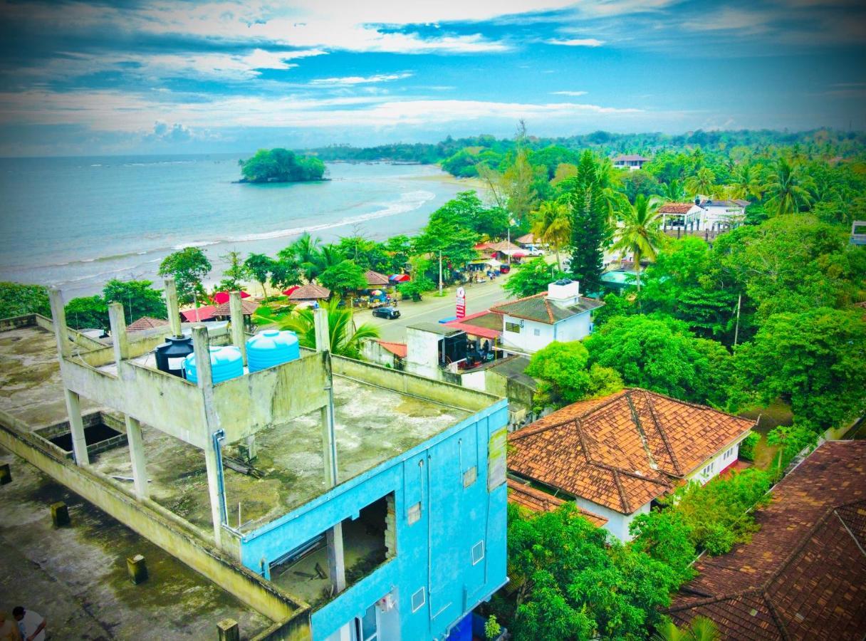 Surasa Beach Resort Weligama Buitenkant foto
