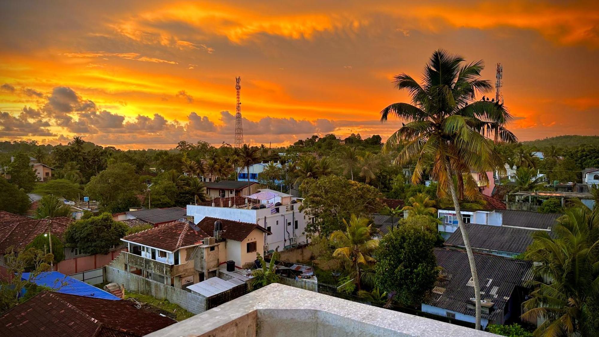 Surasa Beach Resort Weligama Buitenkant foto