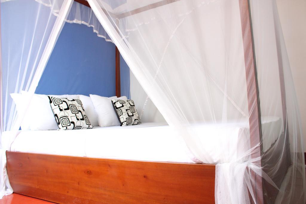 Surasa Beach Resort Weligama Buitenkant foto