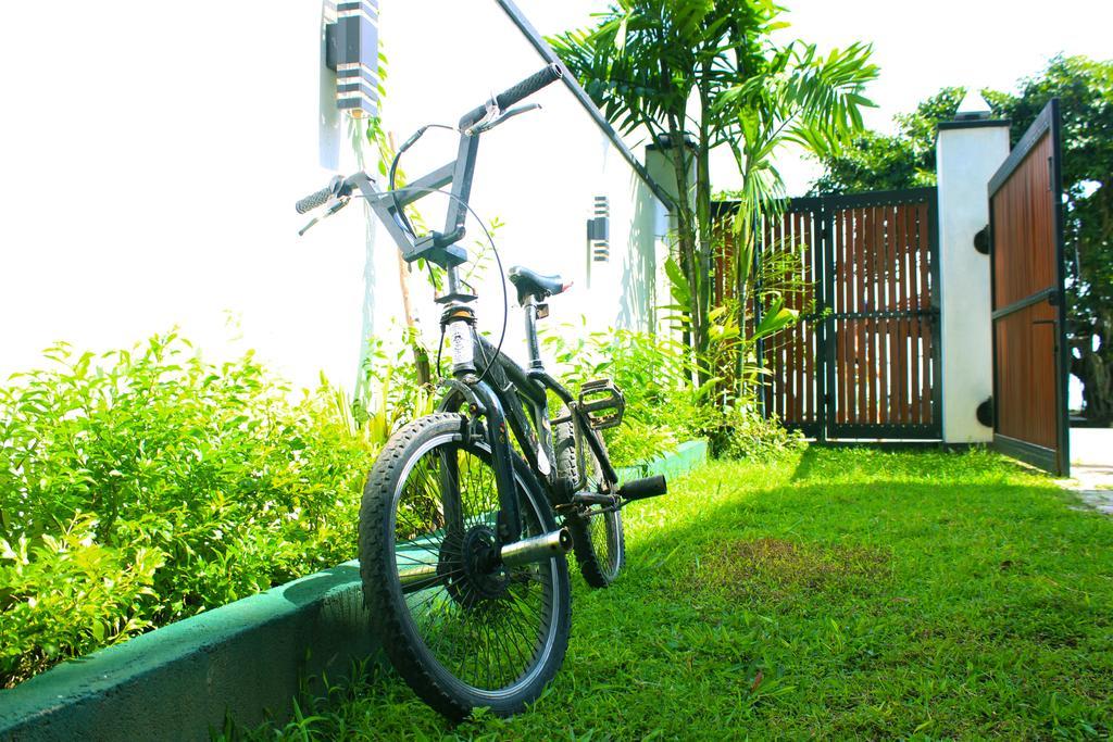 Surasa Beach Resort Weligama Buitenkant foto