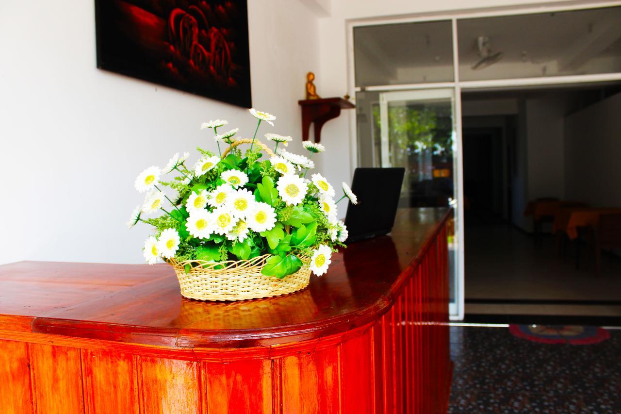 Surasa Beach Resort Weligama Buitenkant foto