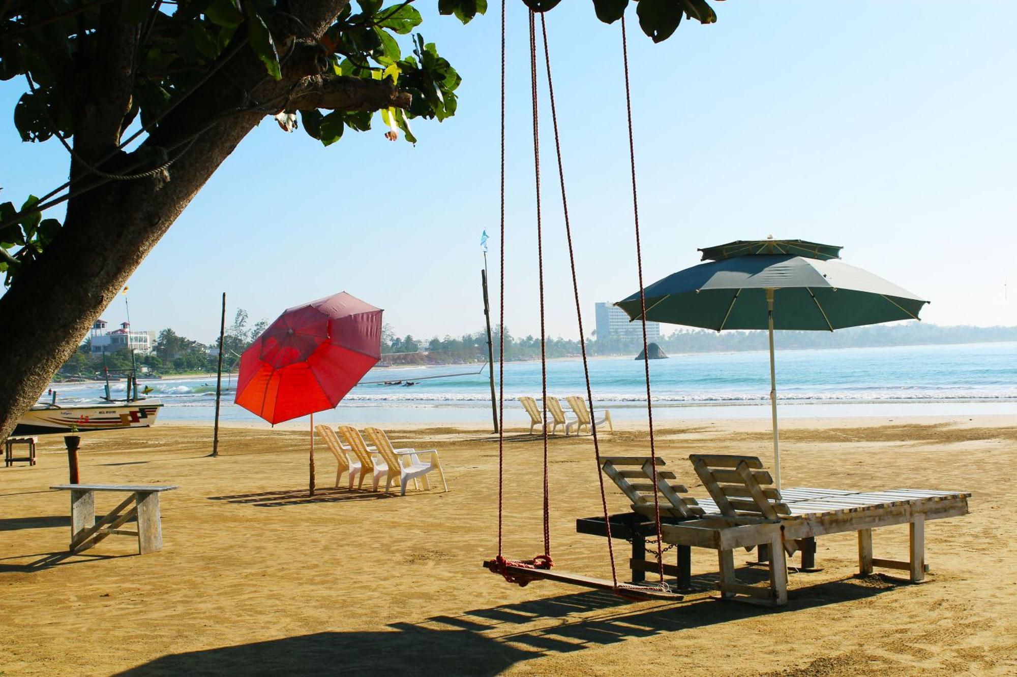 Surasa Beach Resort Weligama Buitenkant foto